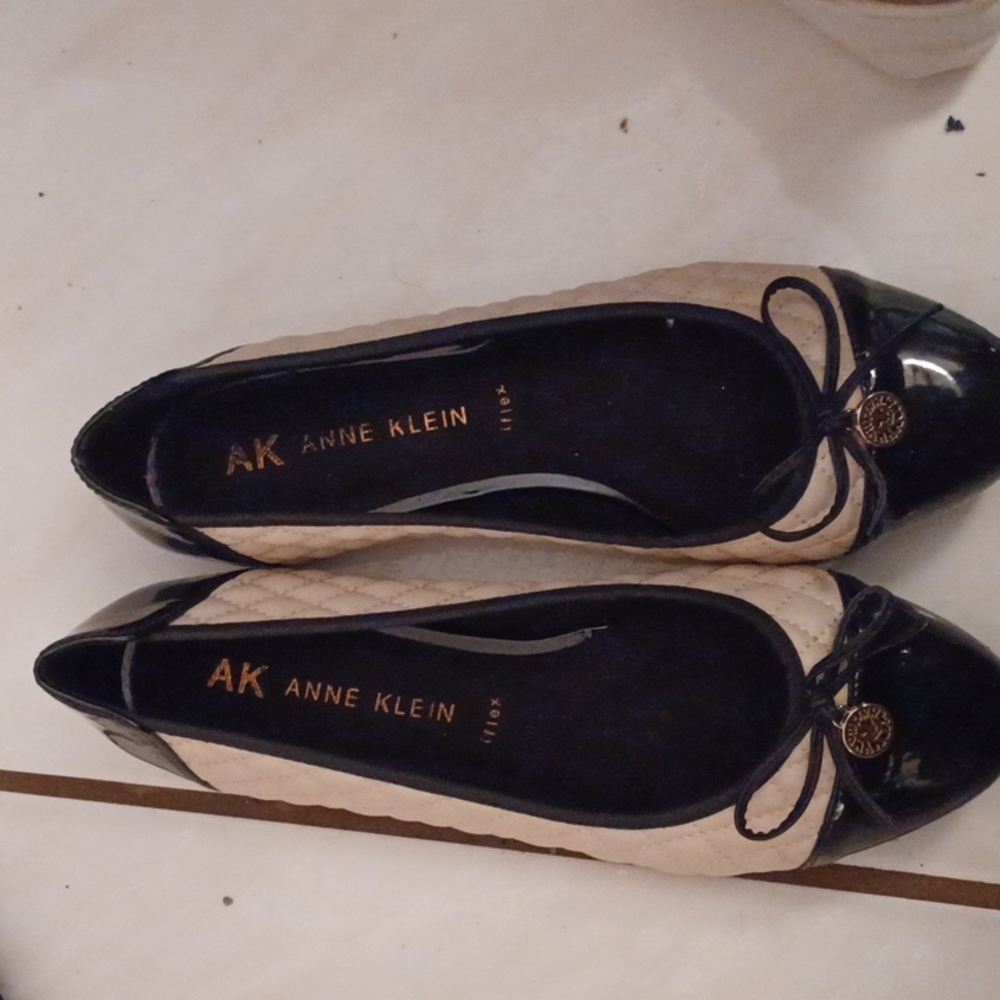 Butterfly Twists  Blk/Cream Folding Flat